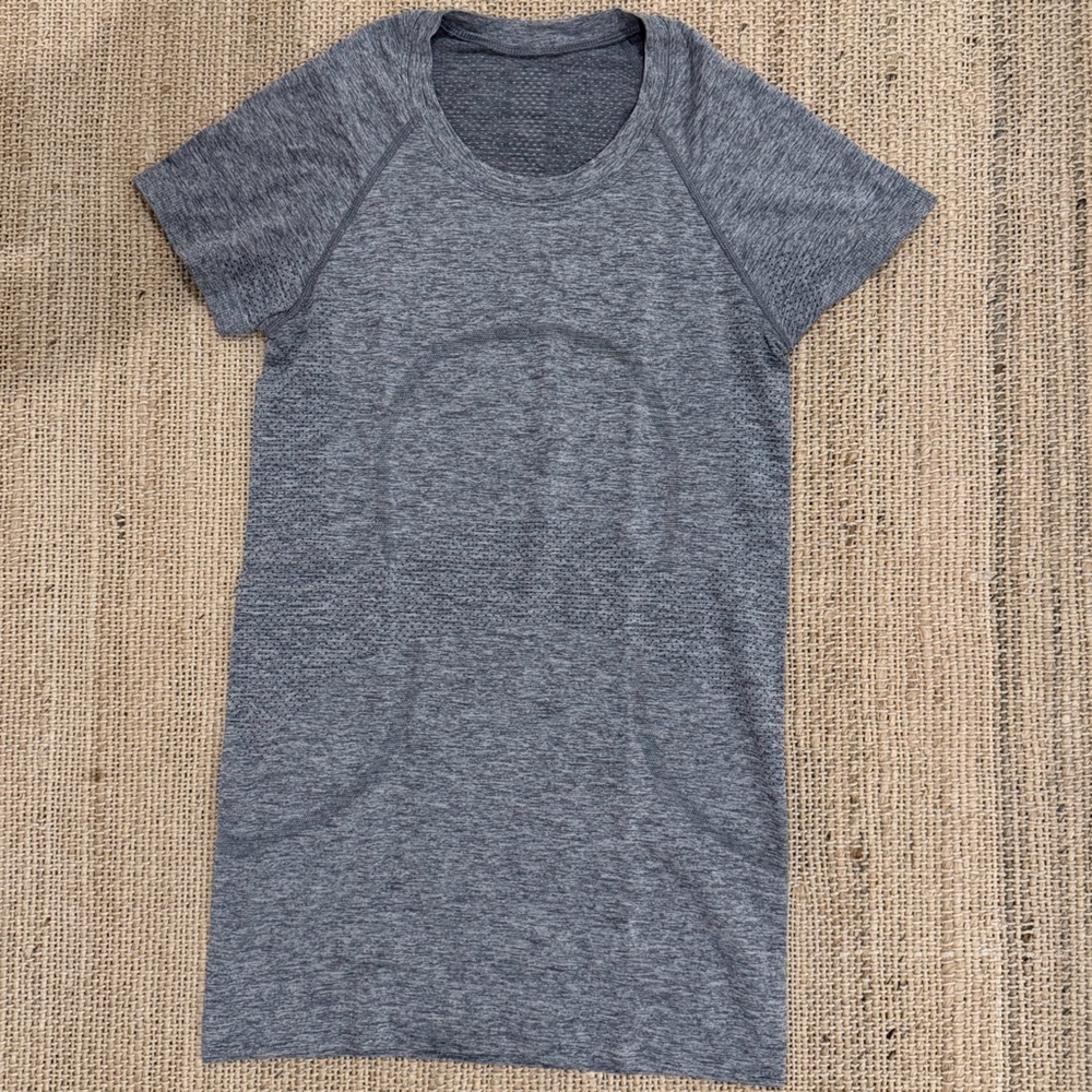 Women’s lululemon gray swiftly tech